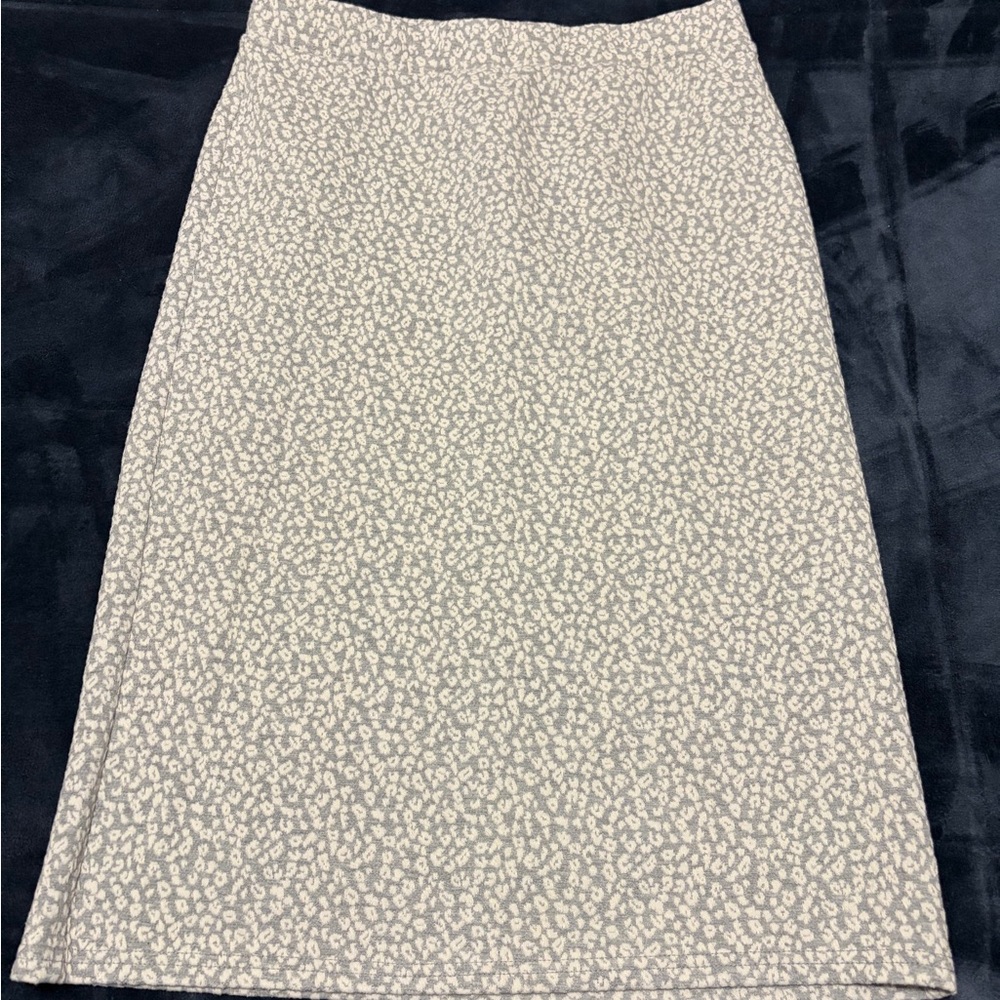 LOFT Gray and Cream Patterned Pencil Skirt